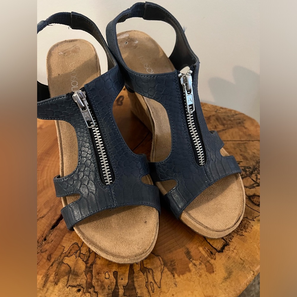 Women’s size 8 shoes